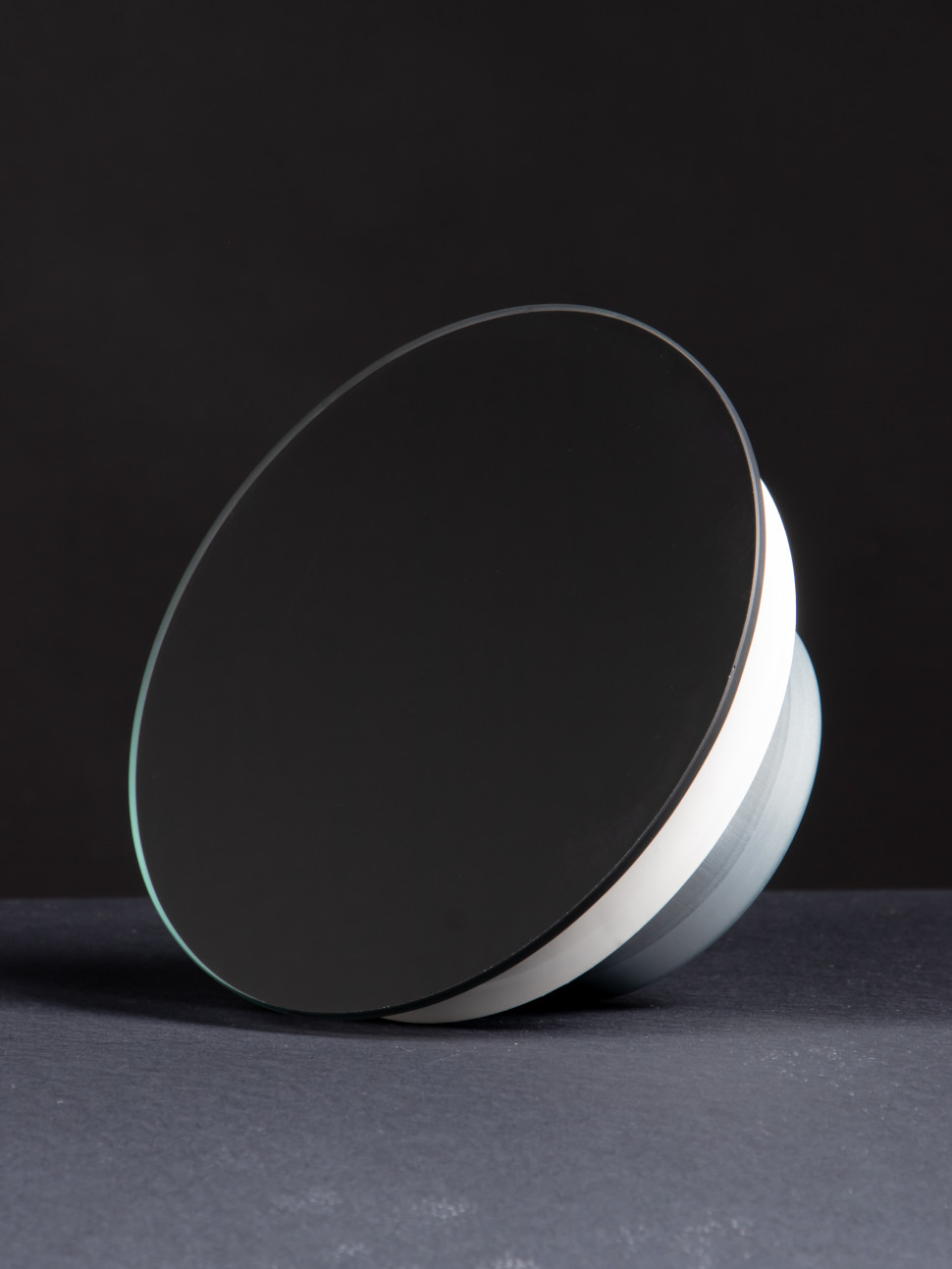 Анемостат со стеклянной внешней частью FOZA D 160 мм. Матовое стекло. Чёрный круг. RAL 9005